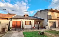 Casa - 30 e/ 511 y 512