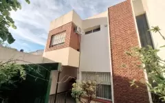 Casa - 10 e/ 523 y 524