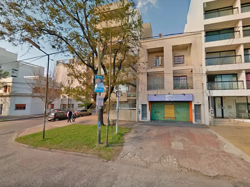 Comercio - 32 e/ 10 y 11